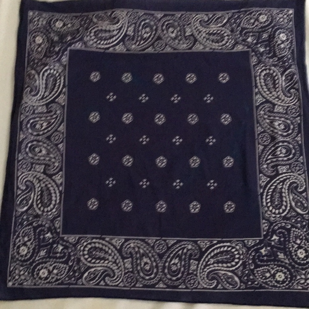 ⭐️SOLD⭐️ bandanas, 4 of varying colors and size